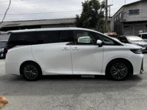 2025 Toyota Vellfire — photo 2