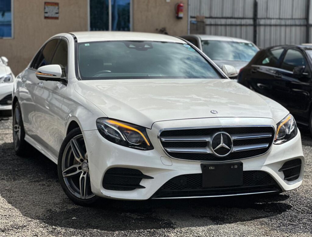 Mercedes-Benz E200