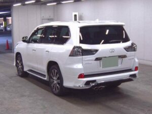2021 Lexus LX570 — photo 2