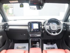 2025 Volvo XC40 T4 — photo 3