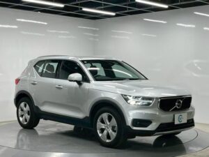 2019 Volvo XC40 Momentum T4 — photo 4