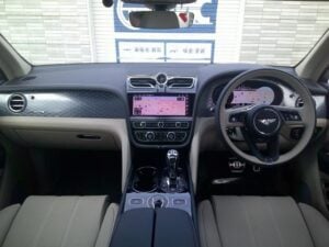 2023 Bentley Bentayga Azure — photo 2