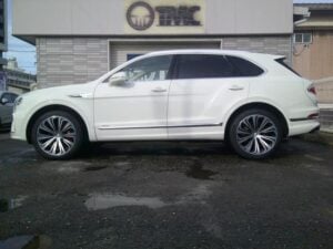 2023 Bentley Bentayga Azure — photo 4