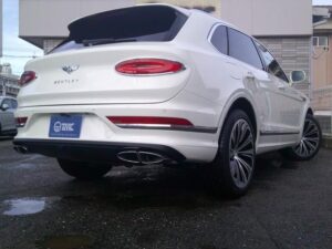 2024 Bentley Bentayga Azure — photo 2