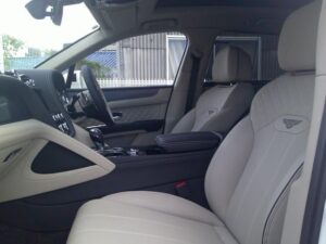 2024 Bentley Bentayga Azure — photo 3
