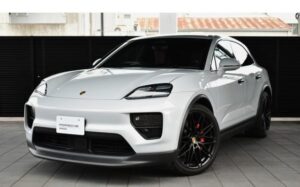 2025 Porsche Macan 4S — photo 2