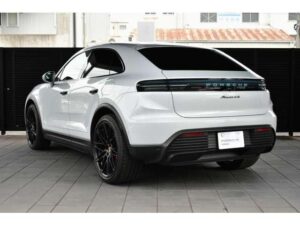 2025 Porsche Macan 4S — photo 4