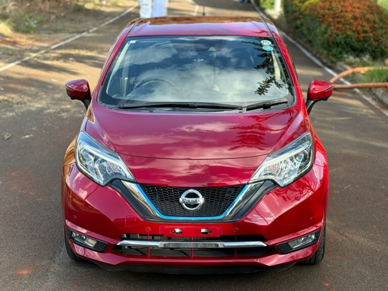 2018 Nissan Note Medalist E-Power — photo 2
