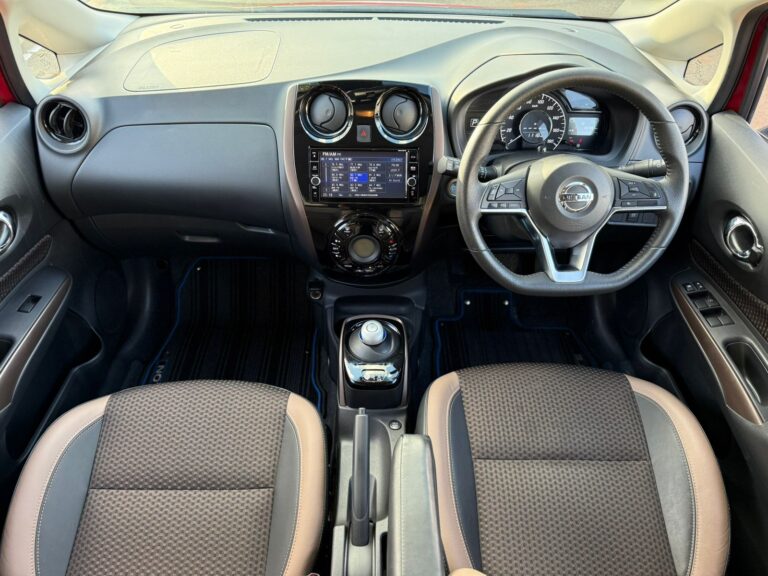 2018 Nissan Note Medalist E-Power — photo 3