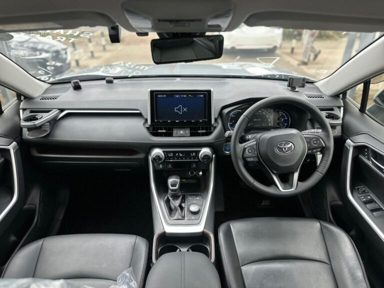 2019 Toyota RAV4 Hybrid — photo 2