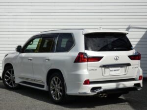 2019 Lexus LX570 — photo 2