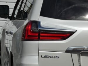 2019 Lexus LX570 — photo 3