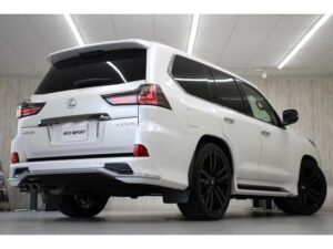 2019 Lexus LX570 — photo 3