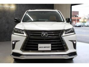 2019 Lexus LX570 — photo 2