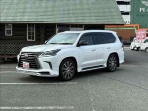 2019 Lexus LX570 — photo 2