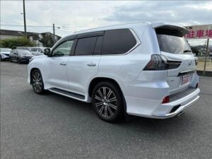 2019 Lexus LX570 — photo 3