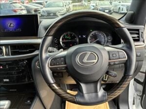 2019 Lexus LX570 — photo 4
