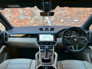 2022 Porsche Cayenne E-Hybrid — photo 2