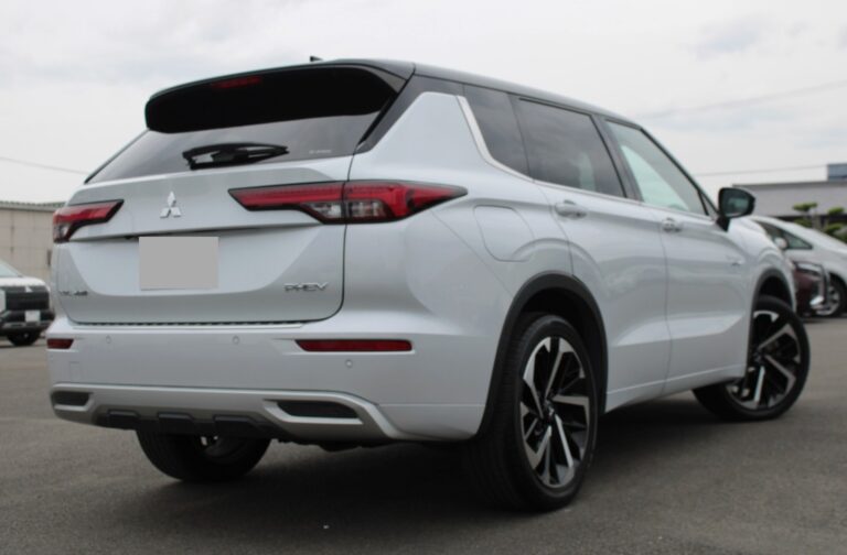 2021 Mitsubishi Outlander PHEV — photo 2