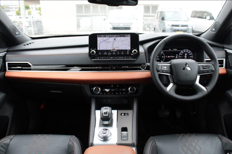 2021 Mitsubishi Outlander PHEV — photo 3