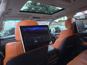 2018 Lexus LX570 — photo 2
