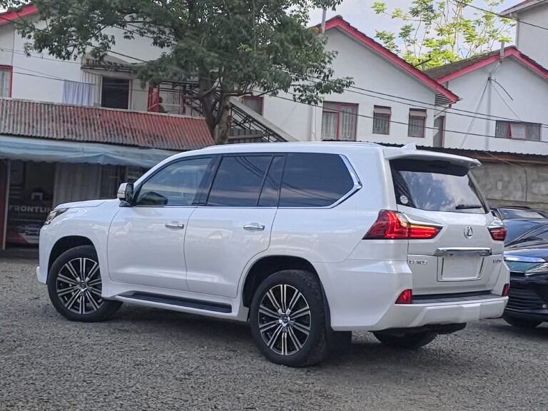 2018 Lexus LX570 — photo 3
