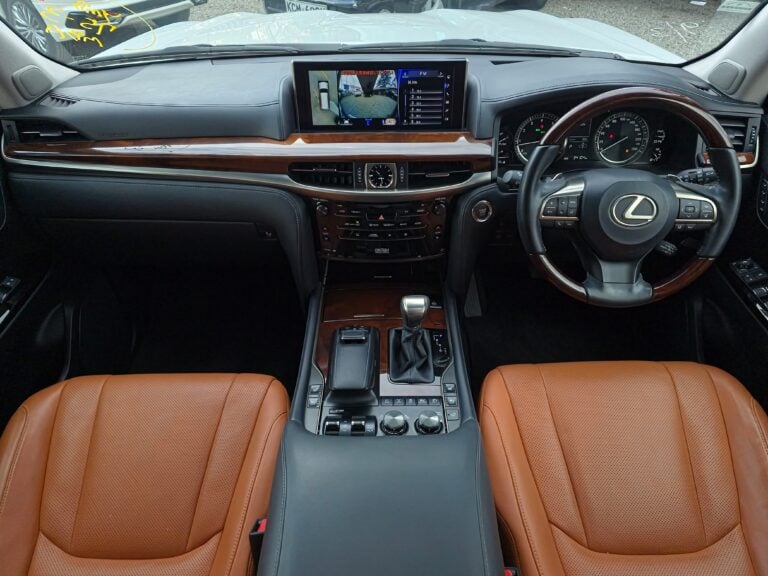 2018 Lexus LX570 — photo 8