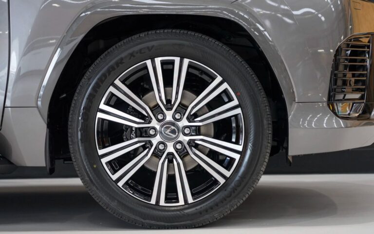 2025 Lexus LX 500d Limited — photo 8