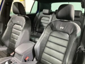 2020 Volkswagen Golf R — photo 2