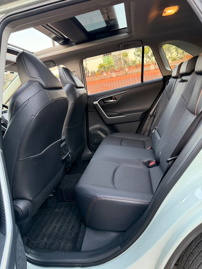 2019 Toyota RAV4 Adventure — photo 6