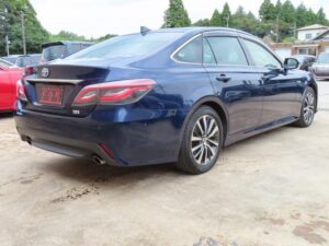 2019 Toyota Crown C Package — photo 2