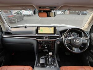 2021 Lexus LX570 5.7L — photo 4