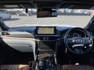 2021 Lexus LX570 5.7L — photo 4