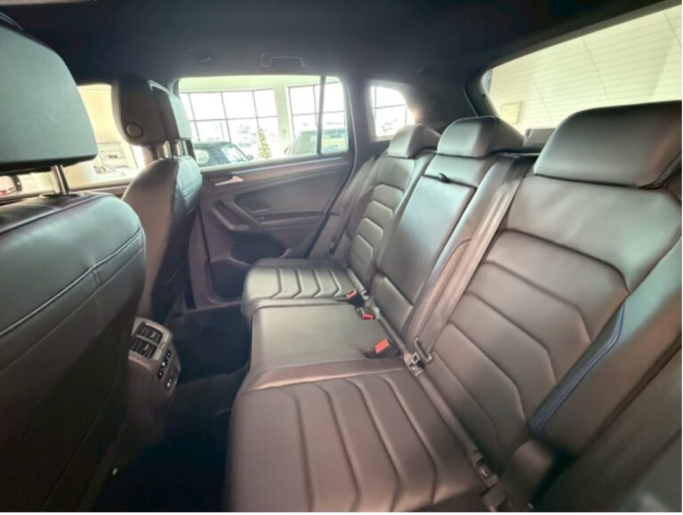 2023 Volkswagen Tiguan R 2.0 4Motion — photo 8