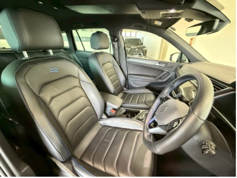2023 Volkswagen Tiguan R 2.0 4Motion — photo 4