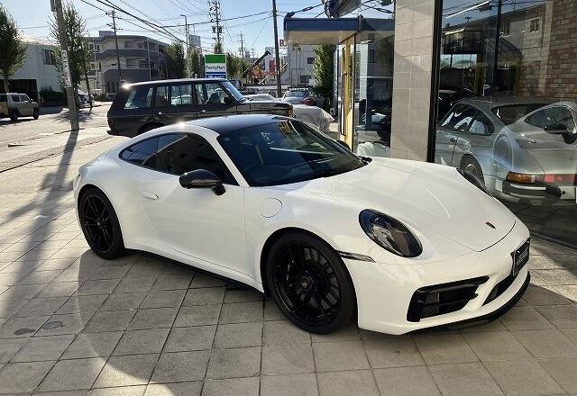 2024 Porsche 911 Carrera 4 GTS