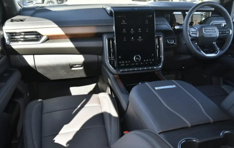 2025 GMC YUKON DENALI 6.2L EcoTec3 V8 — photo 8