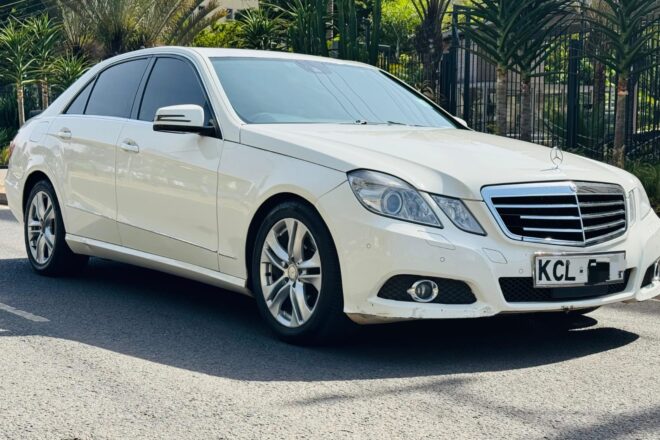 2010 Mercedes-Benz E300