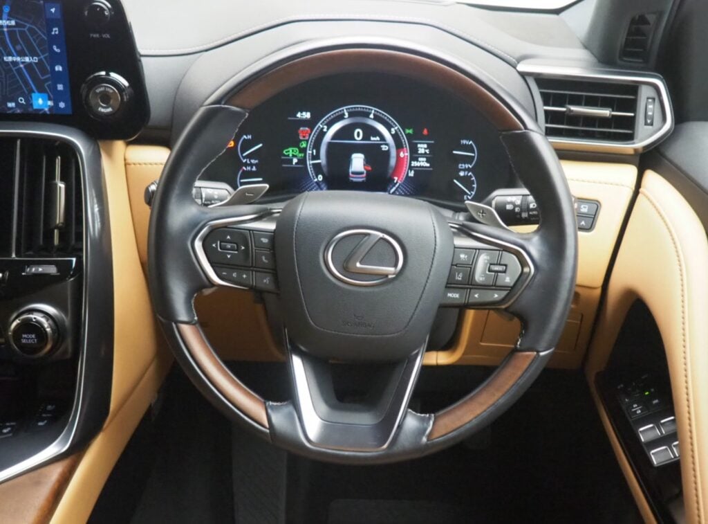 2023 Lexus LX600 3.5L — photo 10 of 10