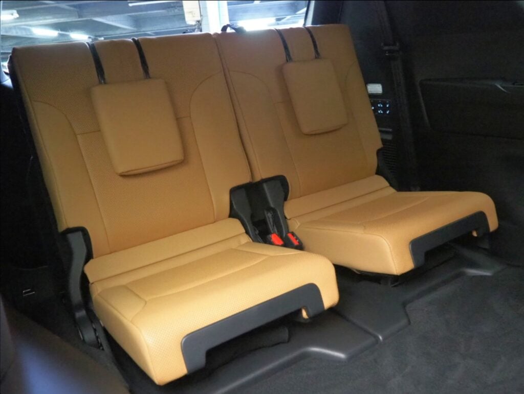 2023 Lexus LX600 3.5L — photo 8 of 10
