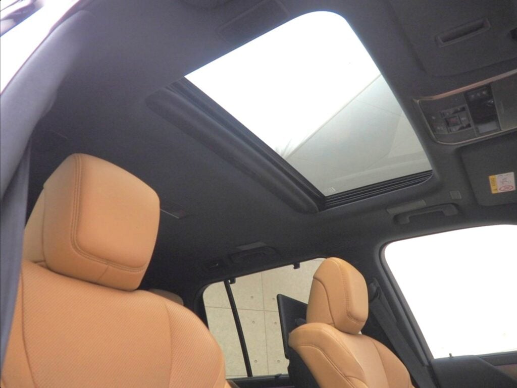 2023 Lexus LX600 3.5L — photo 9 of 10