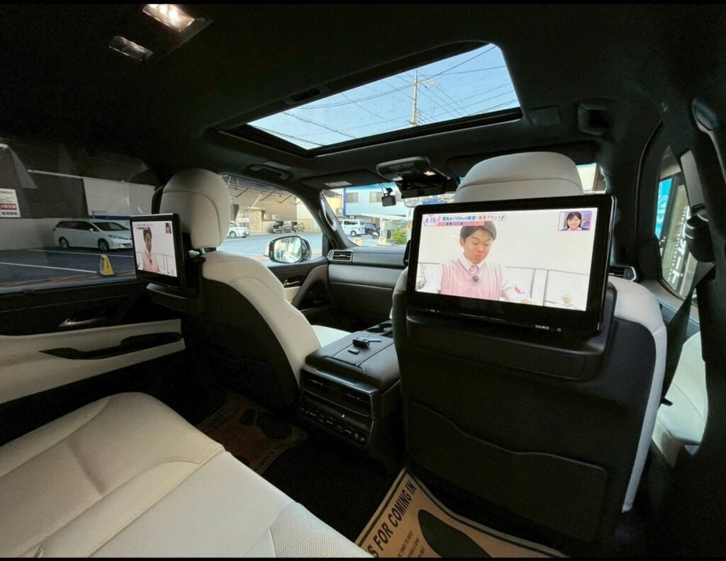 2023 Lexus LX600 3.5L — photo 9 of 9