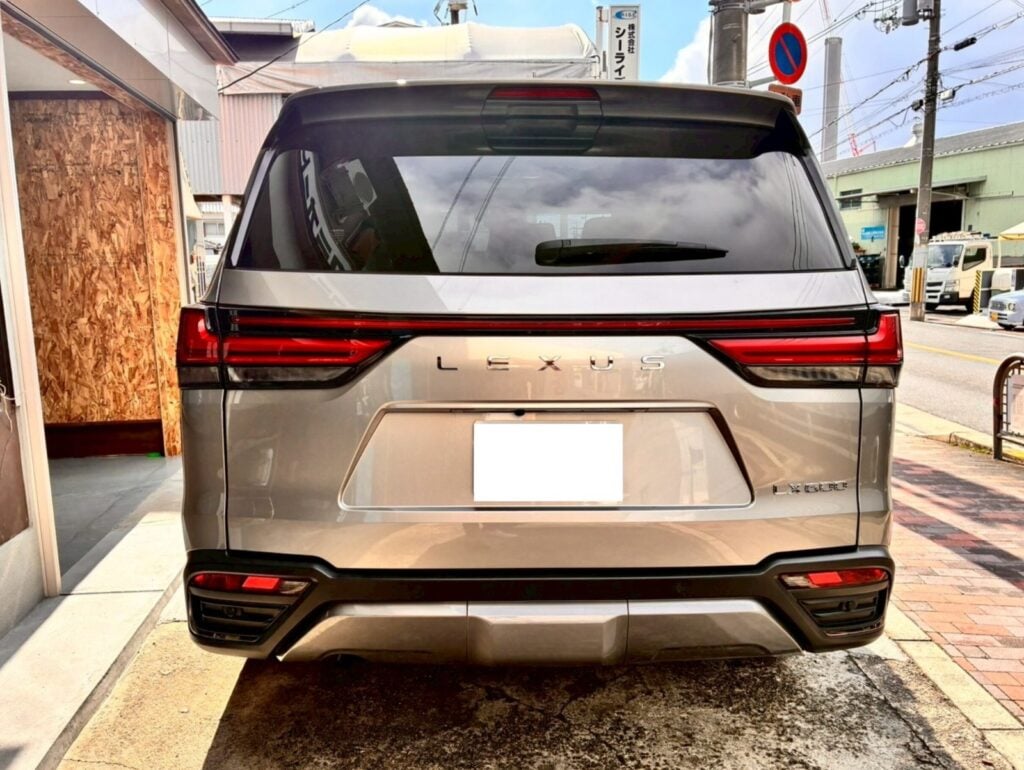 2023 Lexus LX600 3.5L — photo 8 of 9