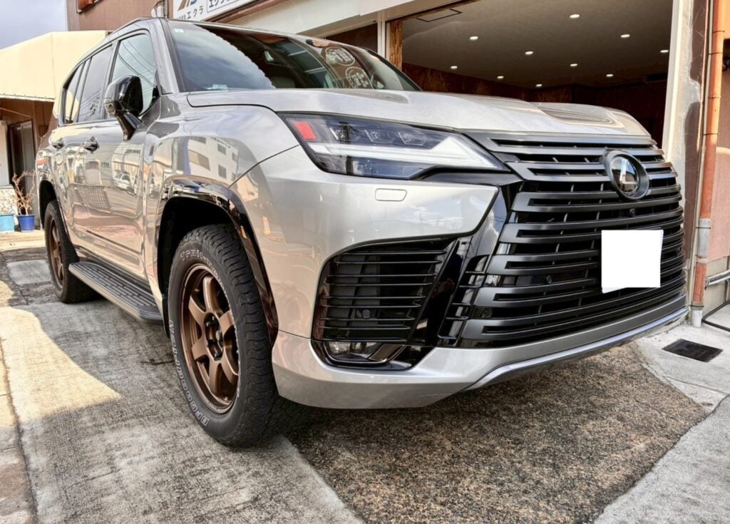 2023 Lexus LX600 3.5L — photo 7 of 9