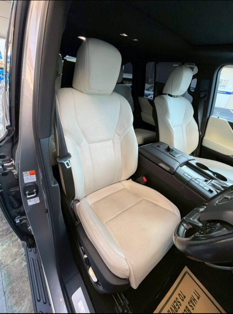 2023 Lexus LX600 3.5L — photo 5 of 9