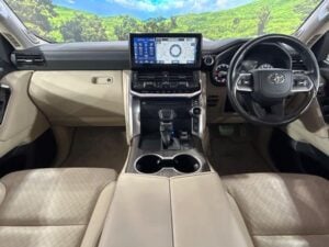 2023 Toyota Land Cruiser ZX 300 Series 3.5L — photo 3