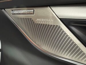 2021 Jaguar XF R-Dynamic SE P300 2.0 — photo 3
