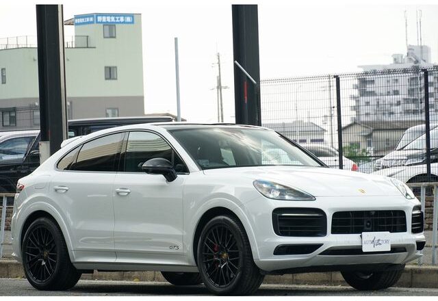 2022 Porsche Cayenne Coupe GTS