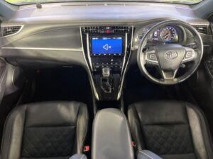 2019 Toyota Harrier Premium 2WD 2.0 — photo 3