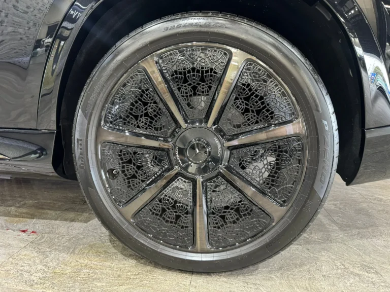 2025 Mercedes-Benz Maybach GLS600 Night Edition 4.0 — photo 6